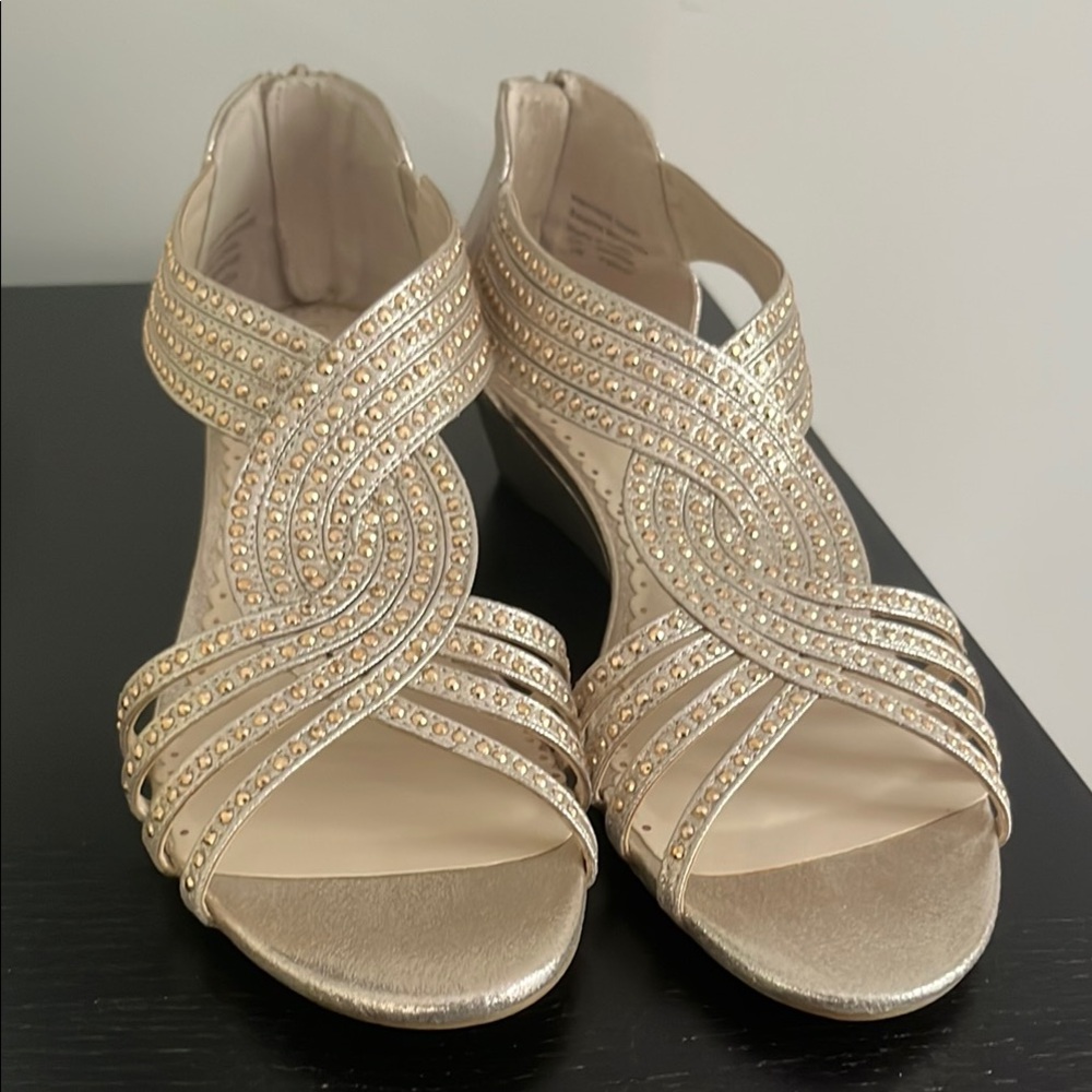 New! Strappy Wedge Women's Platino Sandals